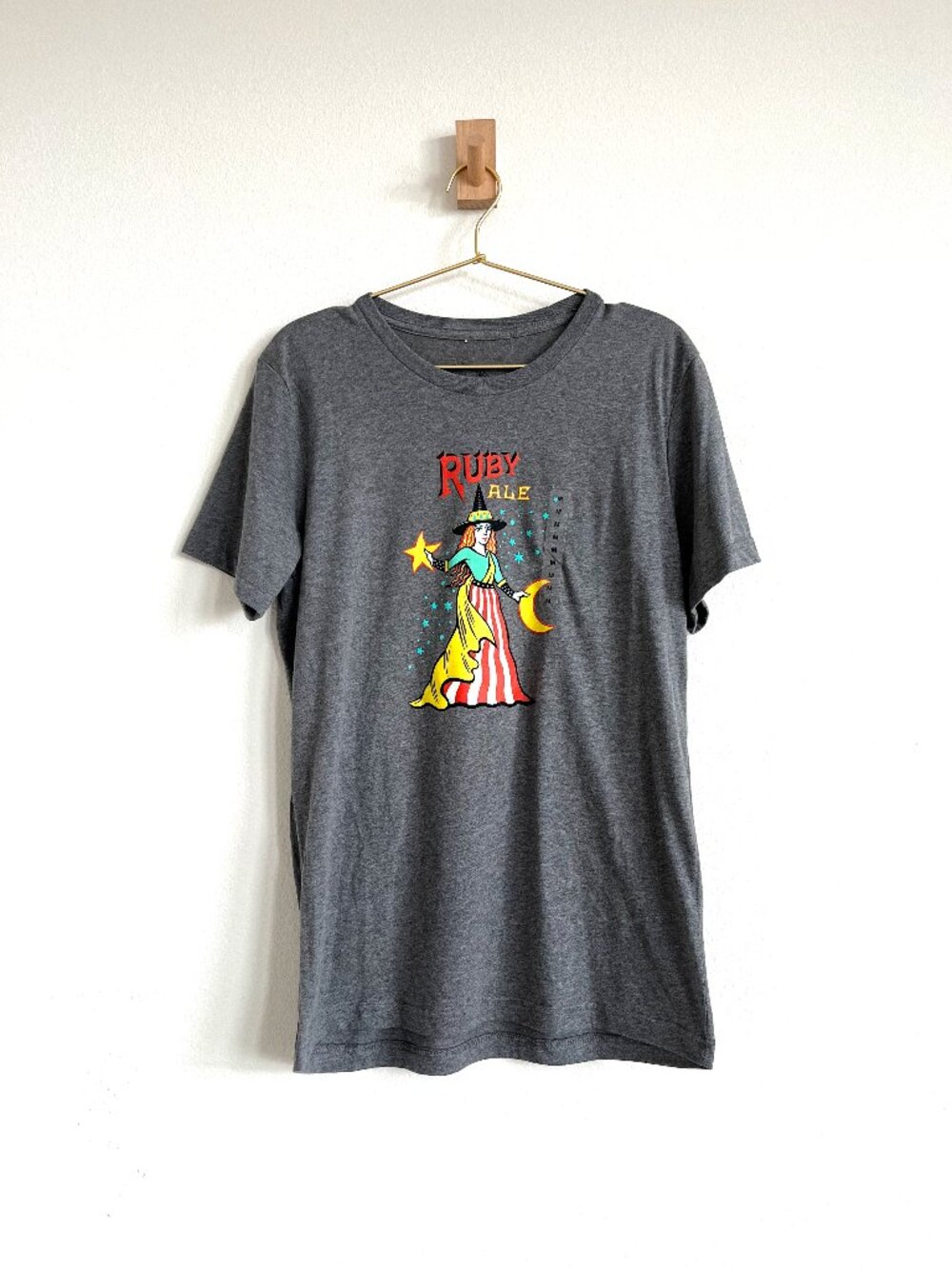 McMenamins Ruby Ale Graphic T-Shirt - Gray Heather Beer Tee - Size M